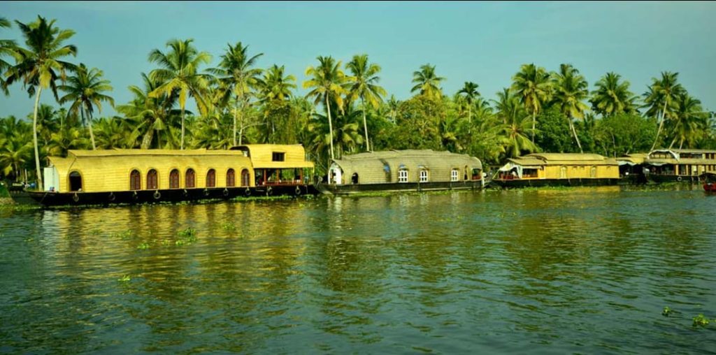 Alleppey is best Tourist places in Kerala